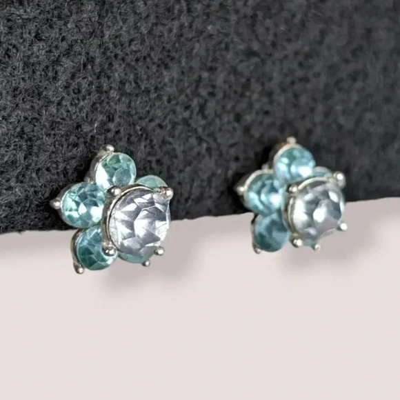 (2/$20) Vintage Avon Blue Flower Stud Earrings - Picture 2 of 6